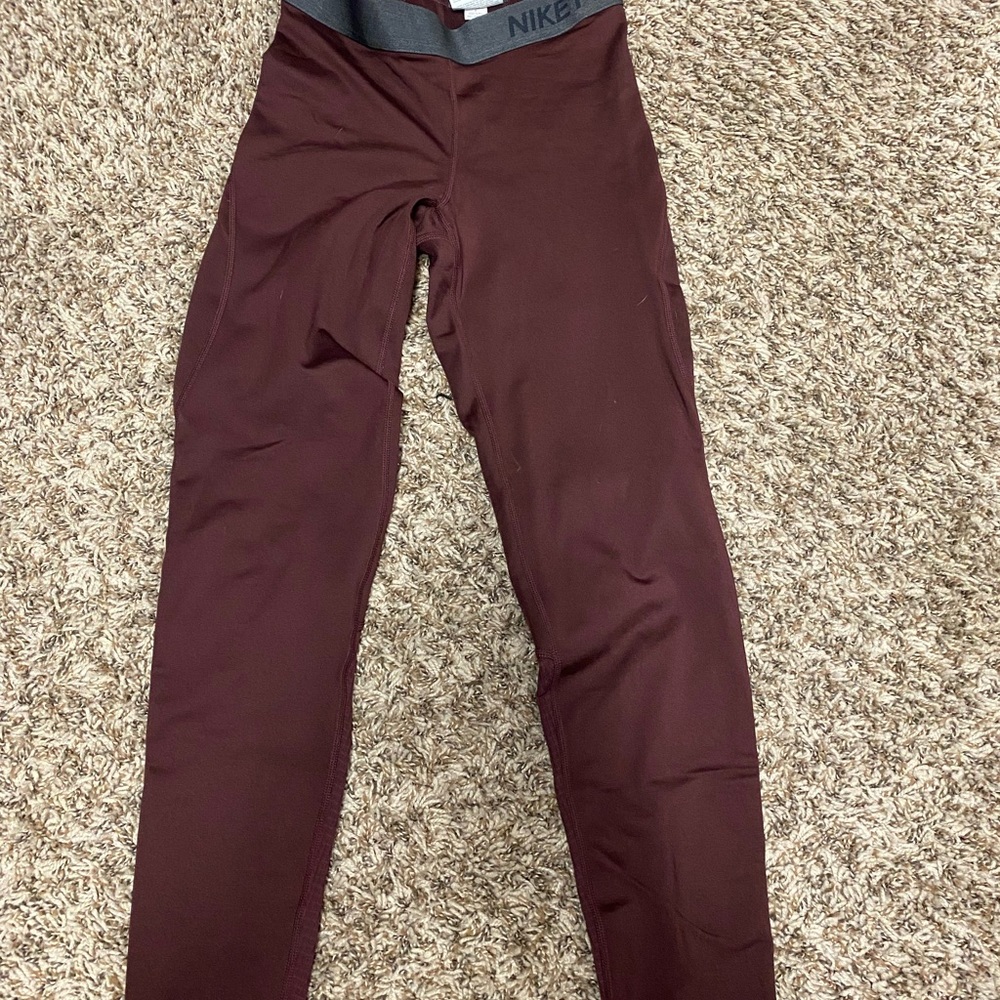 Nike Pro warm gear leggings. Maroon, Small.